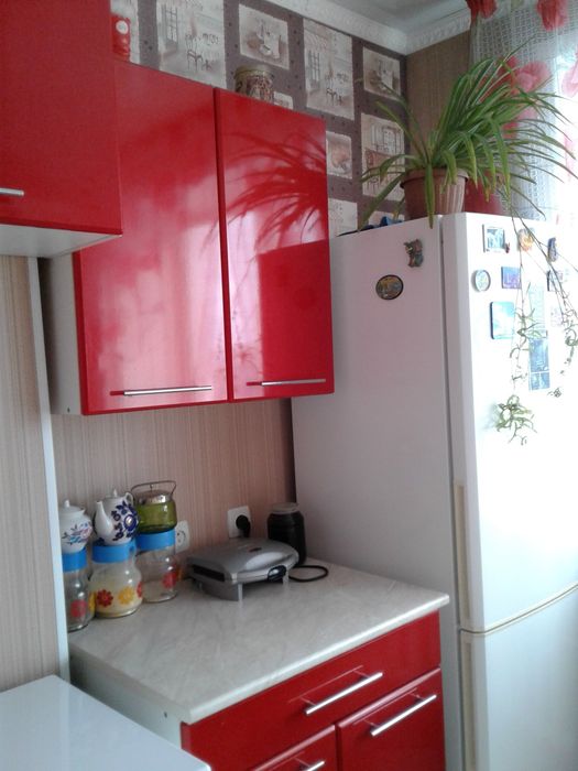 Ккухонный гарнитур,практически новый.