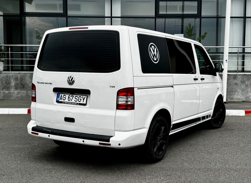 Vw T5 Transporter 5 locuri // Cutie Manuală 5+1 // 2.0 Diesel 140 cp // Navigatie // Clima