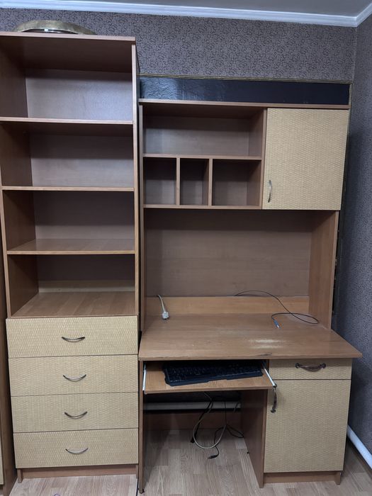 Срочно продам компьютерный стол и шкаф рядом