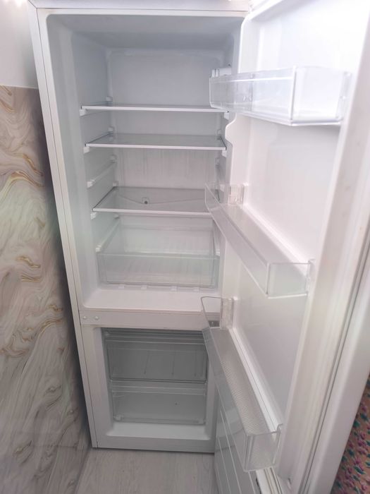Холодильник продам цена договорная