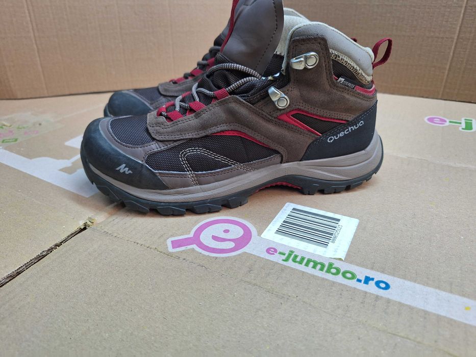 Bocanci 39 Waterproof Quechua in foarte bune condiții.