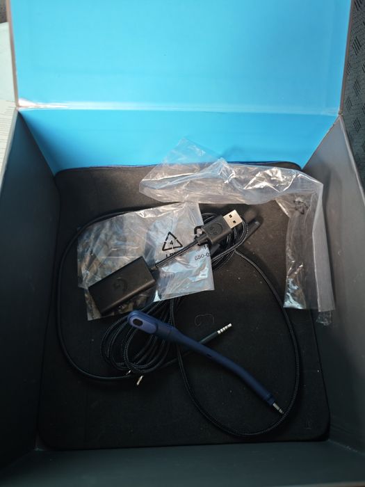 Logitech g433 Headset  
Безжична мишка