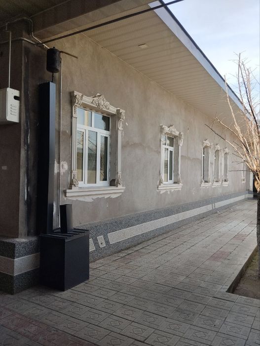 Hovli sotiladi 12 sutiq