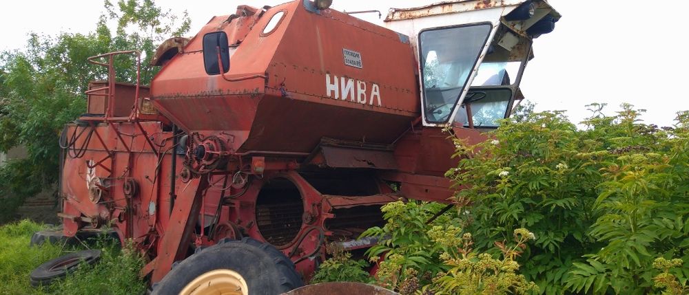 Комбайни Нива и Енесей на части