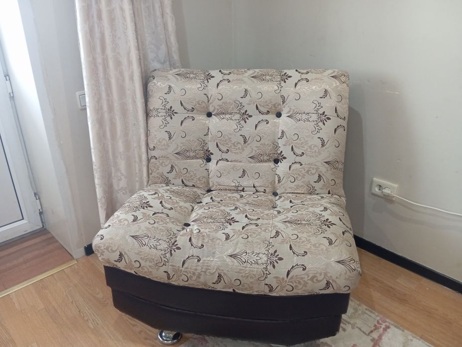Продам диван с двумя креслами