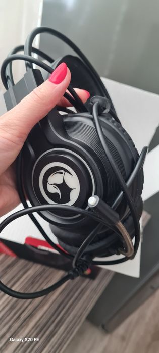 Нови Слушалки в кутия