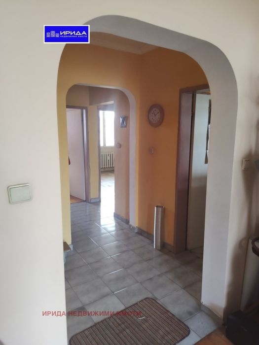 Просторен тристаен апартамент в Младост 3