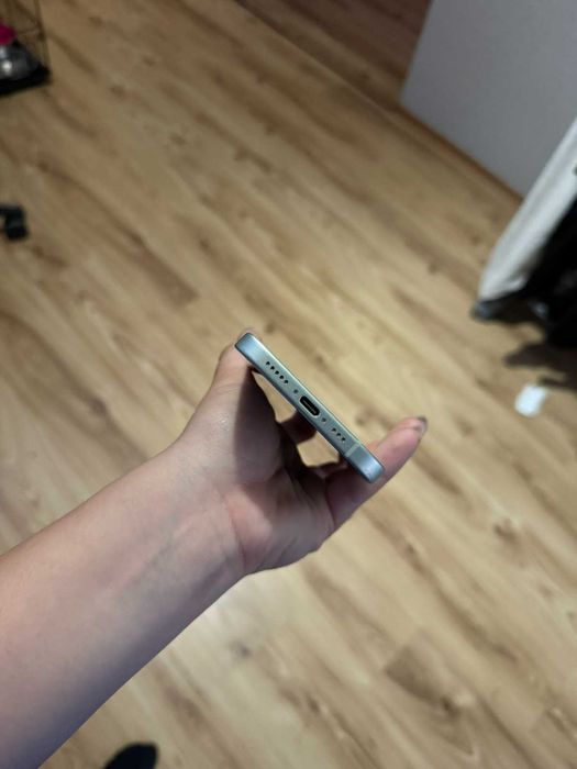 Смарт телефон iPhone 15