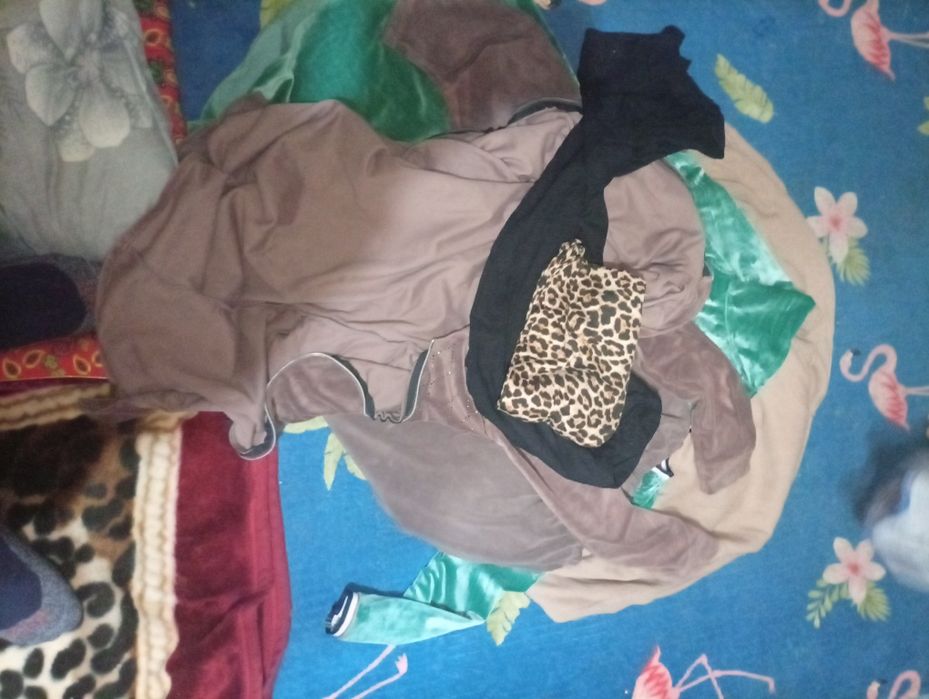 Отдам  женские вещи  бесплатно