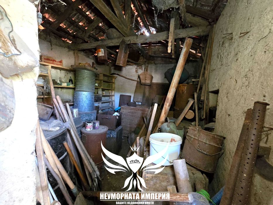 Продавам двуетажна къща с постройки 320РЗП с 1600кв двор село Ахматово