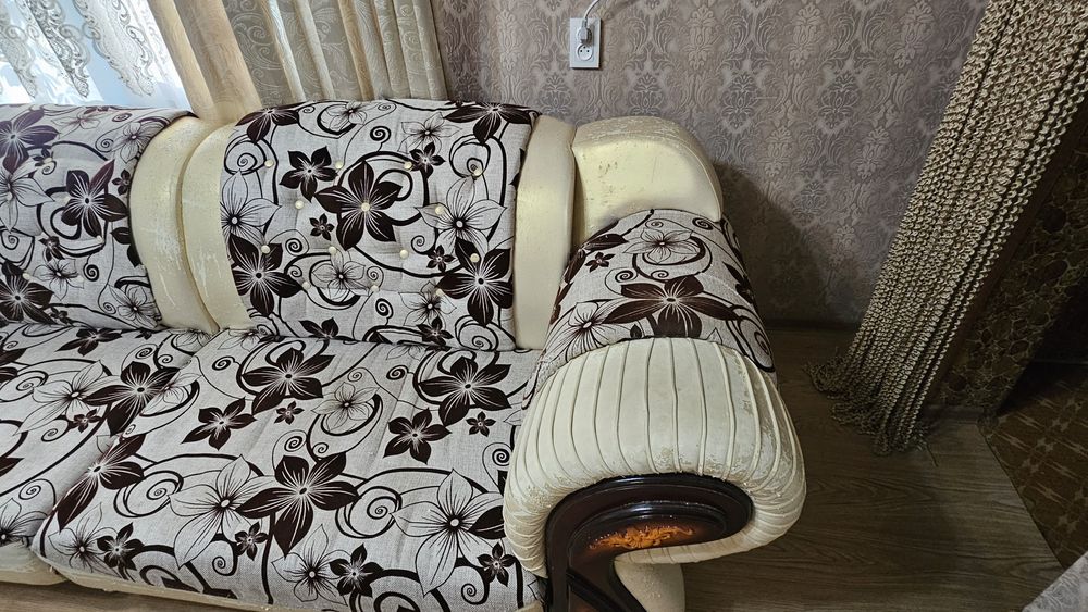Продаётся Диван в зал
