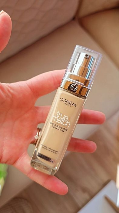 Fond ten L'Oreal diverse nuante