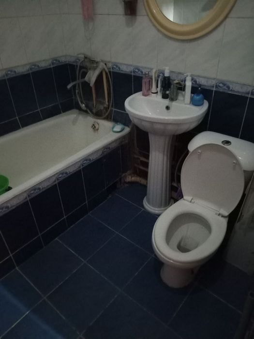 Oqiydigan va ishliydigan o'g'il bolalarni sheriklikga qoyamiz