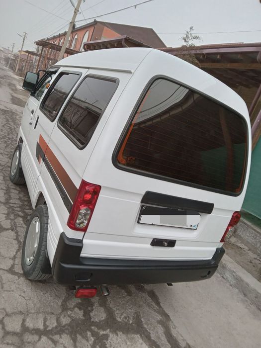 Mashina yangi holatda