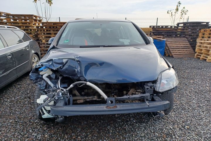 Fuzeta fata dreapta 1.4B Volkswagen VW Golf a 5-a generatie