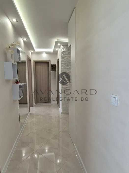 Продава се Тристаен апартамент в Пловдив, Кючук Париж - 106 кв.м за 1877 €/кв.м - Снимка #8