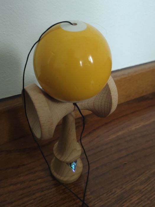 Vând kendama krom pop