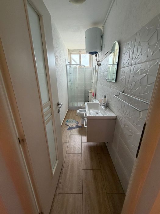 Închiriez casă individuală spațioasă 5 camere ( 200mp ) compusă din 2 apartamente cu intrare separată