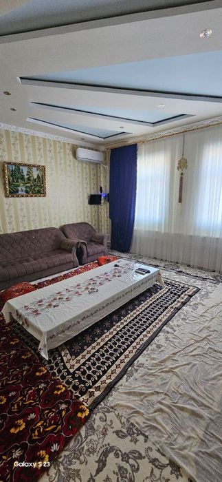 26 мкр, Зор маркет карама карсы жай сатылады.Продается 2х этажный дом.