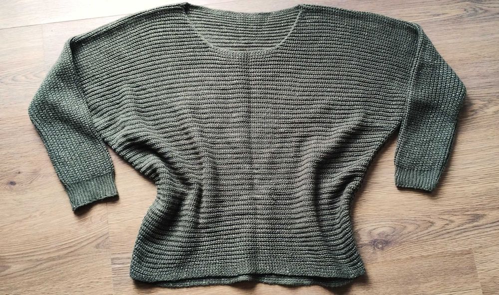 Два красиви пуловера с прилеп ръкав, размер М, отлични