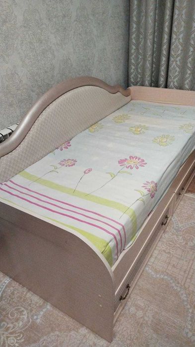 Диван-кровать для спальни