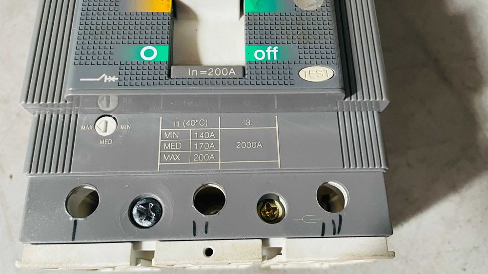 Intrerupator automat (disjunctor - usol) XT3N 250 TMD 250A-2500 3P FF