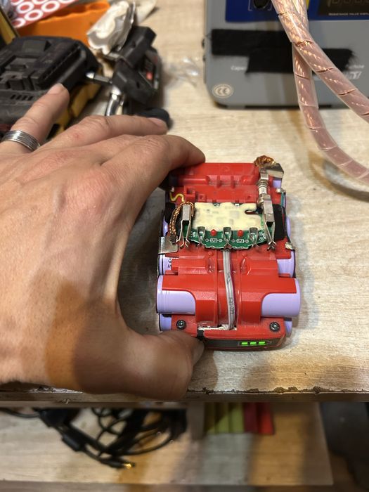 Reparatii acumulatori li-ion autofiletante aspirator flex