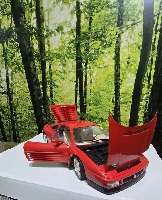 Ferrari 348 TB 1:18 Burago Italia
mici zgârieturi de praf, o m