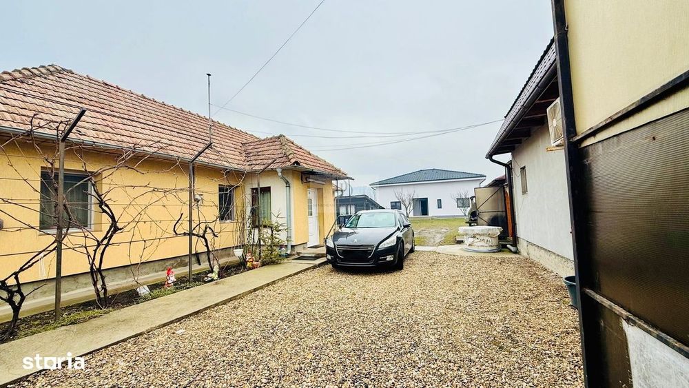 Vanzare 3 case | Teren 1400 mp | Garaj auto + Anexe