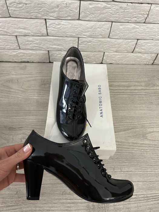 Чисто нови дамски обувки с кутия