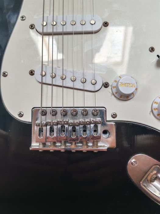 Chitară electrică e.zipy KZ1010 Stratocaster + husă | 3 pickup-uri