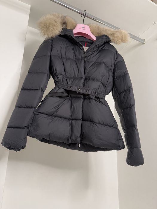 Продам куртку монклер новая