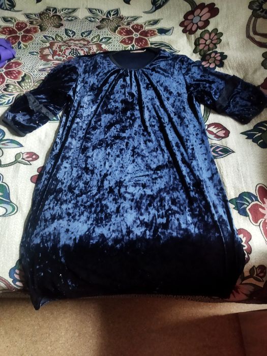 Продаю куртки и платья!!!