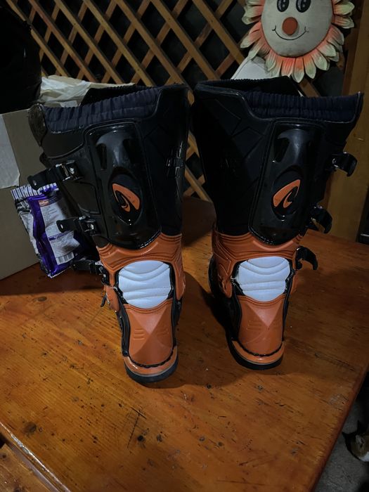 Vand echipamenu pentru motor