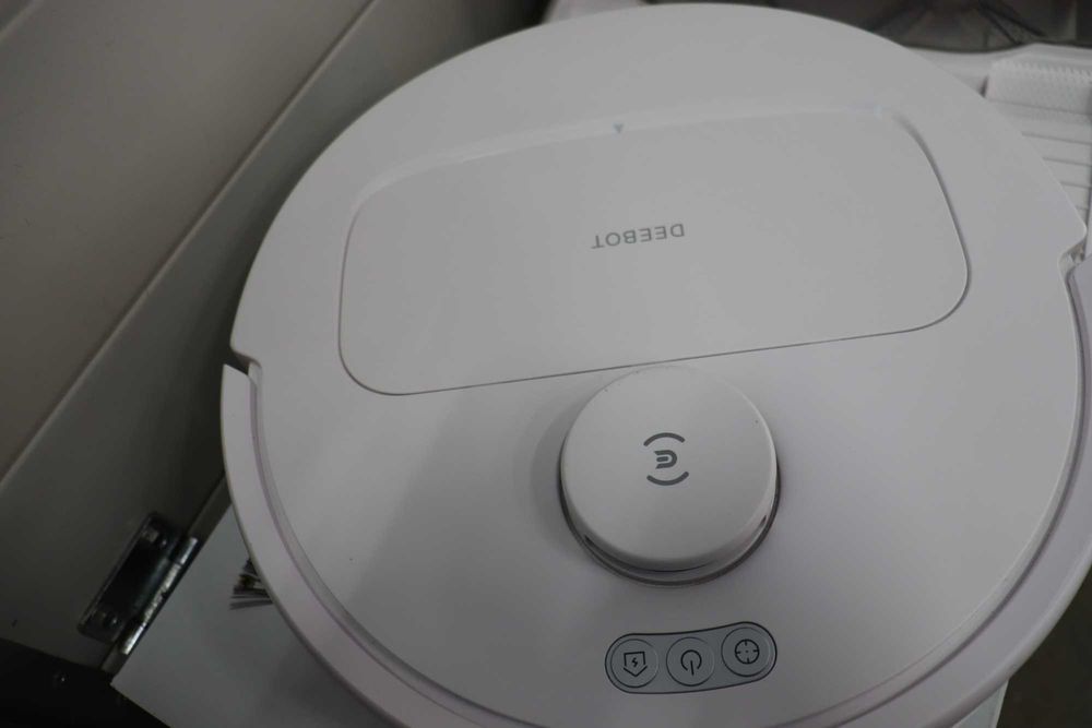 Прахосмукачка робот ECOVACS N30 Pro OMNI, моп с гореща вода, сушене