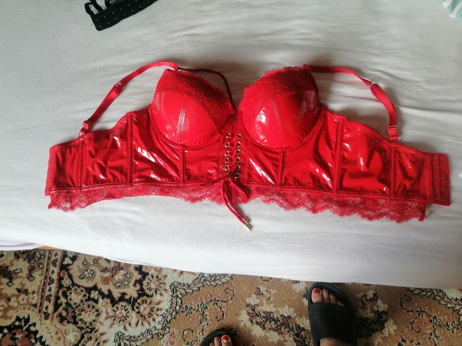 Sutiene corset, de calitate foarte bună! Purtate o data! Aduse din Ger