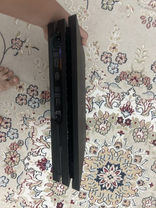 Ps 4 pro  два джестика имеется