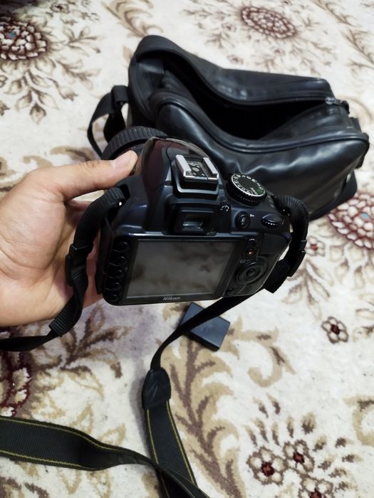 Nikon D 3100 sotiladi