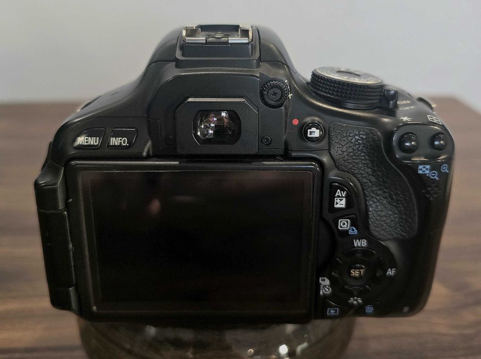 Nikon D610 Full Frame + obiectiv Nikkor 50mm