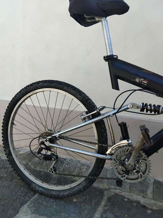 Se vinde bicicleta,cu dimensiunea de 26.