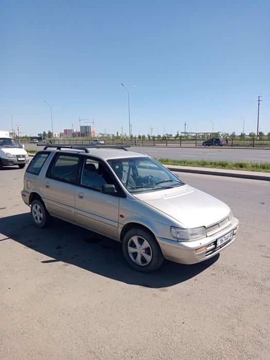 Митсубиси спейс вагон