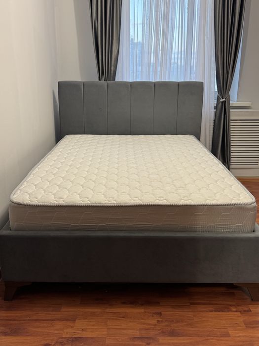 Продам двухспальную кровать с ортопедическим матрасом