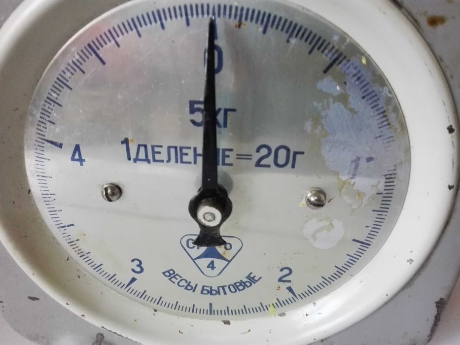 Магнетофон , транзистор и домашна везна.