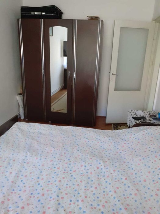 Apartament decomandat cu 2 camere, situat la etajul 2, într-o zonă liniștită