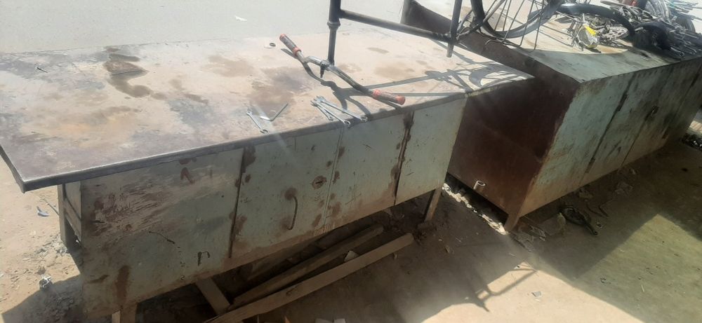 Темир СССР 2шт стол сатылады