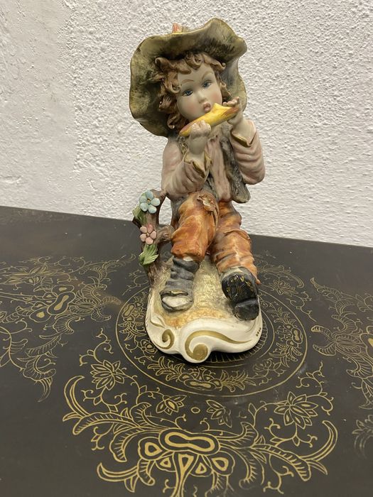 Стара италианска фигура от порцелан каподимонте