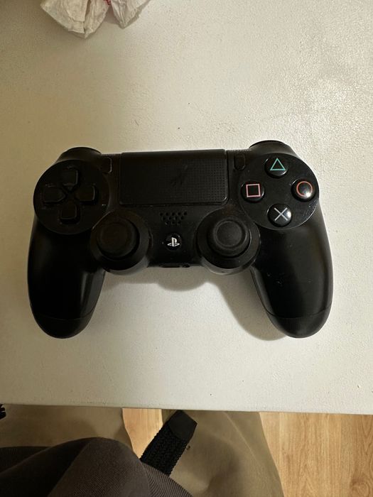 PS4 1 TB 2 джойстика