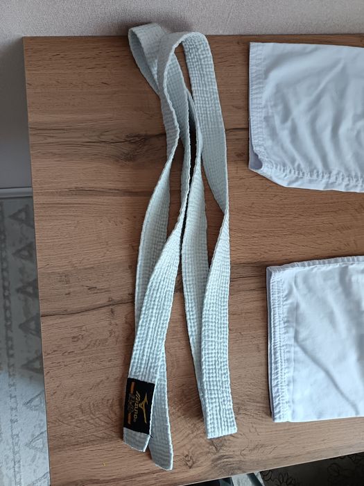 Продам кимоно для каратэ 150