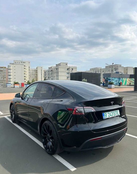 Vând Tesla Model Y 2022 Performance 11.739 km, 40.000 EUR, TVA inclus, deductibil