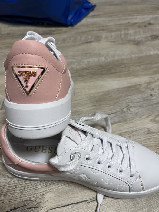 Guess adidași nr 36
